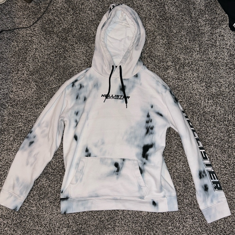 Hollister: Los Angeles Men’s small tie dye.